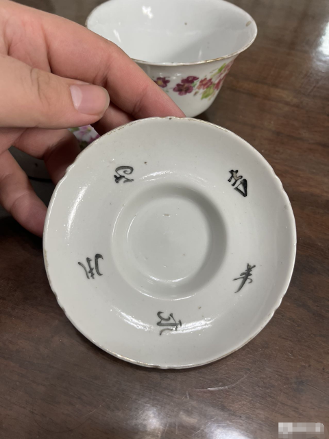 古玩陶瓷【清倉(cāng)大處理】民國(guó)花卉紋三才蓋碗一套拍賣,當(dāng)前價(jià)格399元