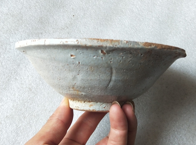 古玩陶瓷宋末元初外蓮瓣紋影清碗拍賣，當(dāng)前價(jià)格198元