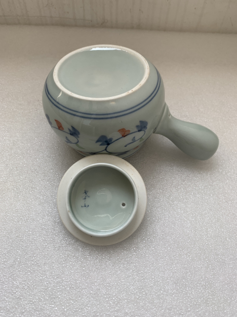 古玩陶瓷上世紀(jì)六十至八十年代青花紅綠彩側(cè)把壺拍賣,當(dāng)前價格260元