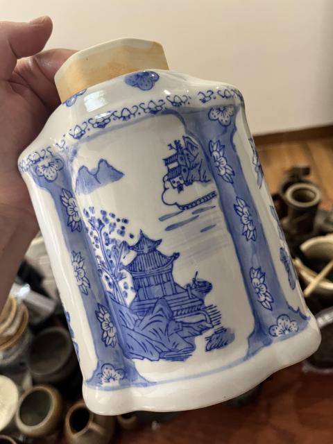 古玩陶瓷人物山水花卉紋青花海棠型茶葉罐拍賣，當前價格299元