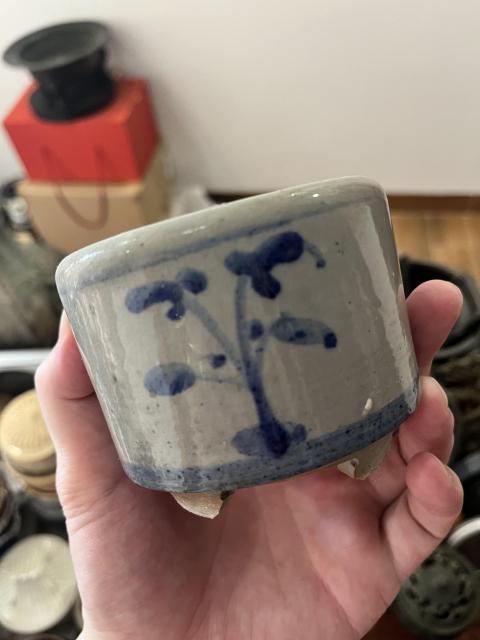 古玩陶瓷清代花卉紋青花三足筒式香爐拍賣,當前價格200元