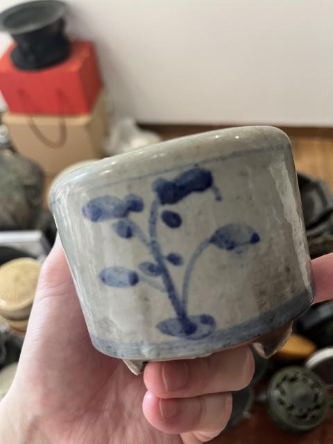 古玩陶瓷清代花卉紋青花三足筒式香爐拍賣,當前價格200元