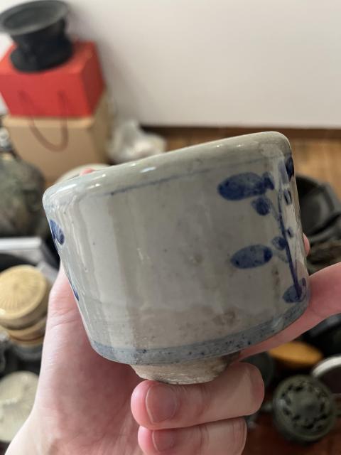 古玩陶瓷清代花卉紋青花三足筒式香爐拍賣,當前價格200元