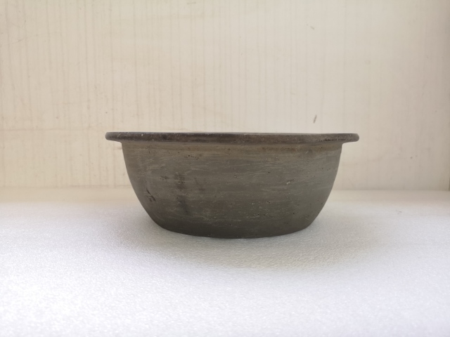 古玩陶瓷清代灰陶盆拍賣,當(dāng)前價(jià)格450元