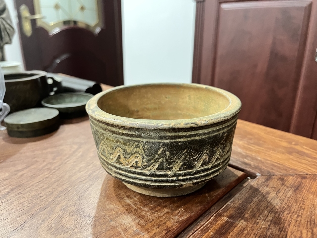 古玩陶瓷宋末元初褐釉刻花水波紋餅足筒式香爐拍賣，當(dāng)前價(jià)格699元