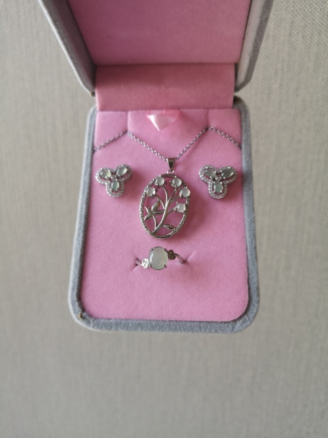 古玩玉器翡翠首飾套裝拍賣，當前價格550元