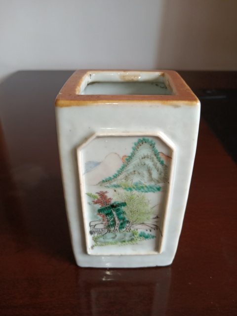 古玩陶瓷晚清光緒淺絳彩山水詩紋四方筆筒拍賣,當前價格4280元
