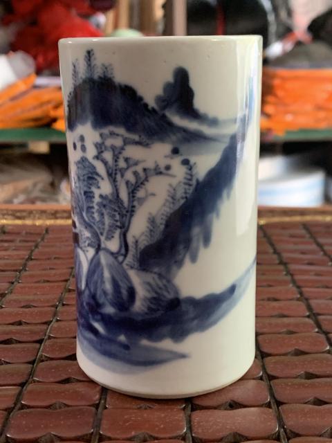 古玩陶瓷晚清風(fēng)格山水紋青花筆筒拍賣，當(dāng)前價(jià)格3800元