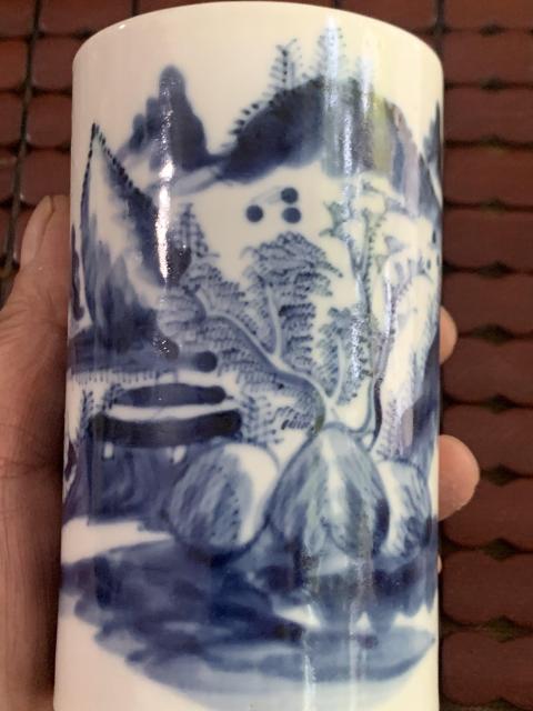 古玩陶瓷晚清風(fēng)格山水紋青花筆筒拍賣，當(dāng)前價(jià)格3800元
