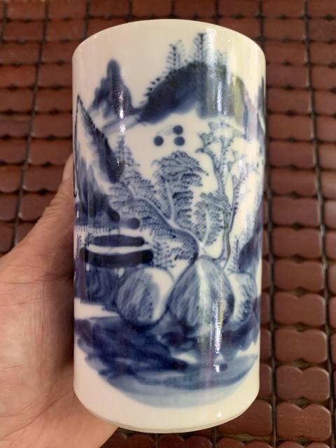 古玩陶瓷晚清風(fēng)格山水紋青花筆筒拍賣，當(dāng)前價(jià)格3800元