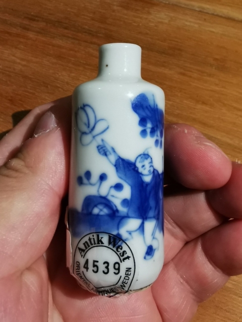 古玩陶瓷晚清光緒人物紋青花鼻煙壺拍賣,當(dāng)前價格2800元
