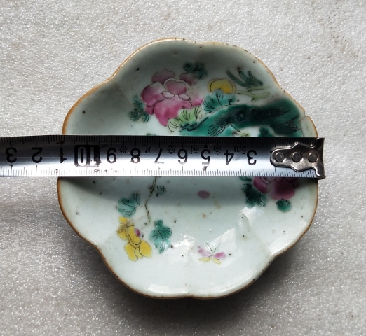 古玩陶瓷晚清花蝶紋粉彩花口盤拍賣，當前價格188元