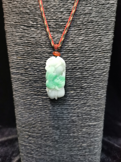 古玩玉器天然糯種飄綠翡翠貔貅掛件拍賣，當前價格4000元