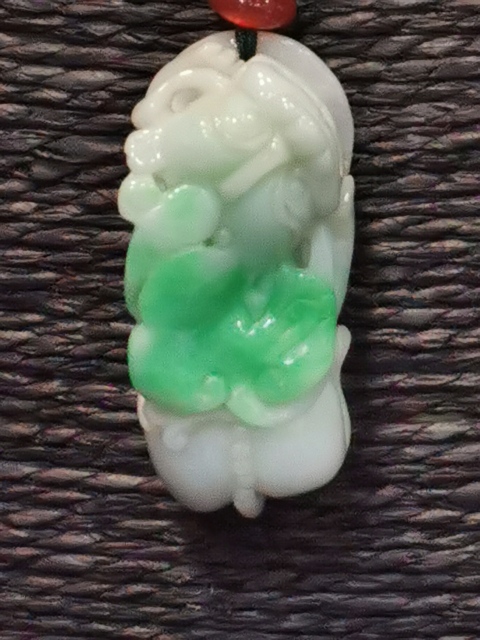 古玩玉器天然糯種飄綠翡翠貔貅掛件拍賣，當前價格4000元