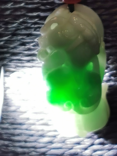 古玩玉器天然糯種飄綠翡翠貔貅掛件拍賣，當前價格4000元