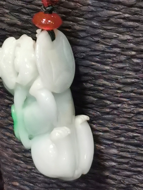 古玩玉器天然糯種飄綠翡翠貔貅掛件拍賣，當前價格4000元