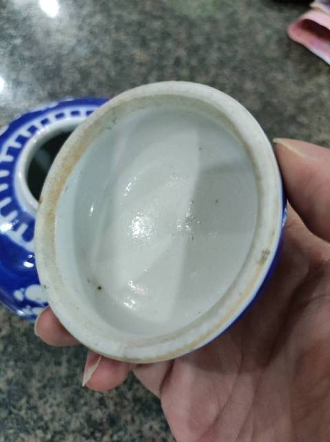 古玩陶瓷青花冰梅紋茶葉罐拍賣,當前價格2000元