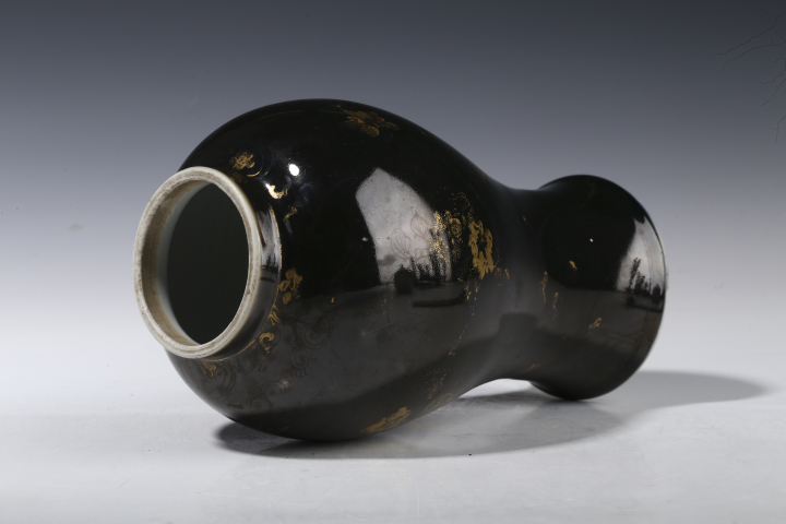 域鉴古玩】清中晚·乌金釉描金花卉纹瓶拍卖价格/图片/值多少钱