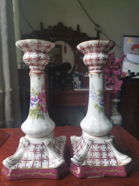 古玩陶瓷六十至八十年代花卉紋燈臺(tái)拍賣(mài),當(dāng)前價(jià)格220元