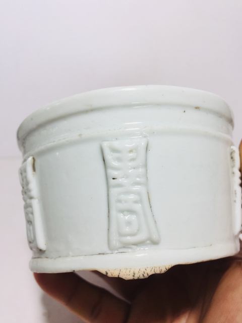 古玩陶瓷(收藏品)白釉長壽紋香爐拍賣,當前價格0元
