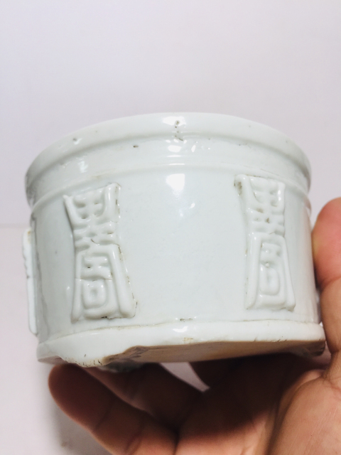 古玩陶瓷(收藏品)白釉長壽紋香爐拍賣,當前價格0元