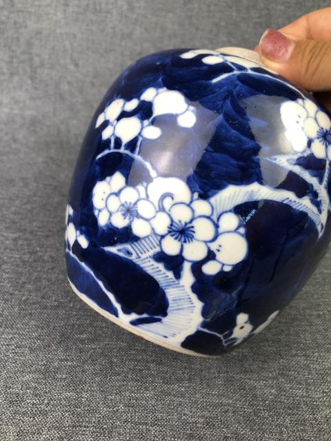 古玩陶瓷晚清青花留白梅紋罐拍賣，當前價格1999元