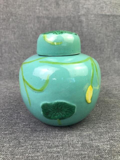 古玩陶瓷民國一路連科堆塑蓋罐拍賣,當前價格1999元
