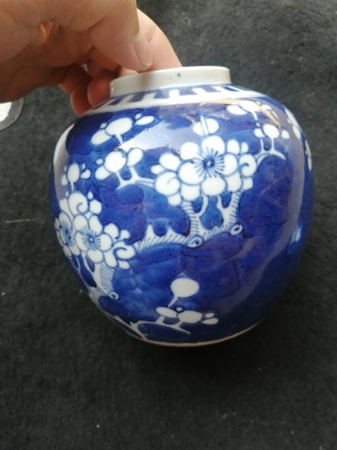 古玩陶瓷晚清青花留白梅紋蓋罐拍賣，當(dāng)前價(jià)格1999元