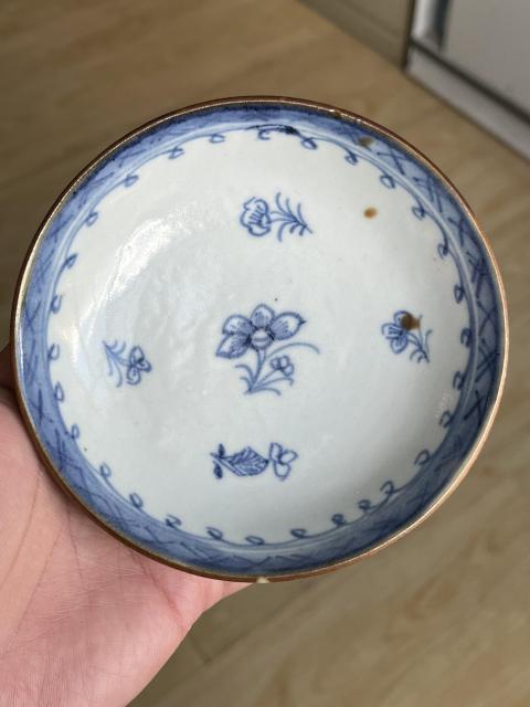 古玩陶瓷外醬釉內(nèi)青花杯碟一套拍賣，當(dāng)前價(jià)格1800元