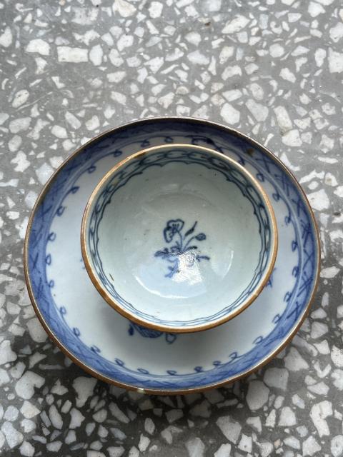 古玩陶瓷外醬釉內(nèi)青花杯碟一套拍賣，當(dāng)前價(jià)格1800元
