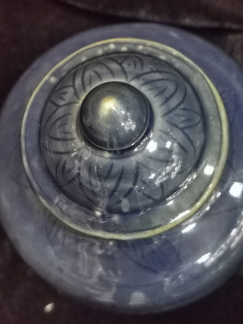 古玩陶瓷霽藍釉刻花蓋罐拍賣,當前價格22000元