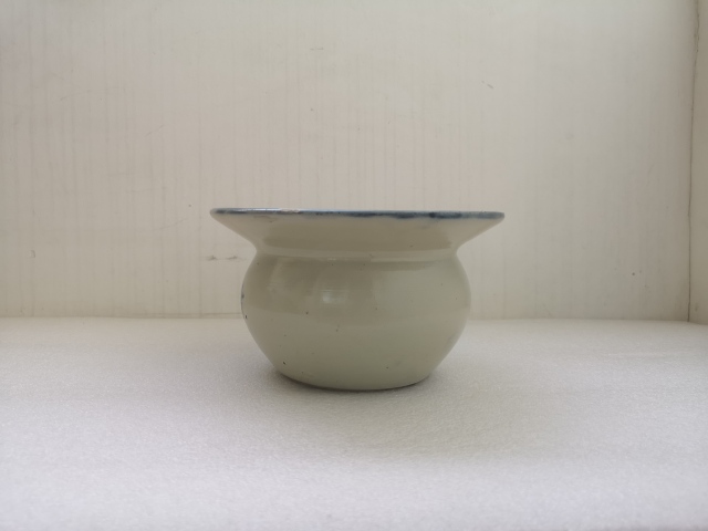古玩陶瓷民國(guó)花卉紋青花渣斗拍賣,當(dāng)前價(jià)格550元