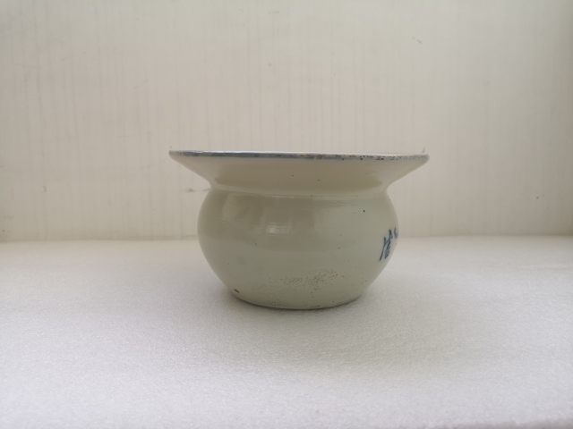 古玩陶瓷民國(guó)花卉紋青花渣斗拍賣,當(dāng)前價(jià)格550元