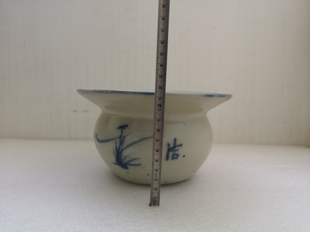 古玩陶瓷民國(guó)花卉紋青花渣斗拍賣,當(dāng)前價(jià)格550元