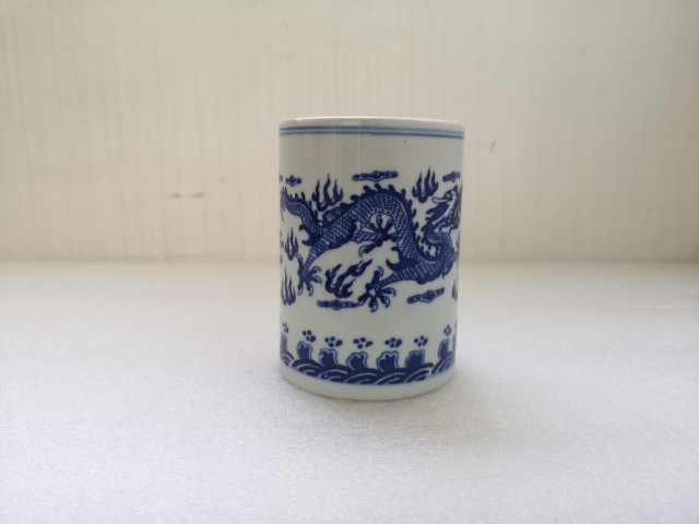 古玩陶瓷八十年代乾隆年制款龍紋青花筆筒拍賣,當前價格298元