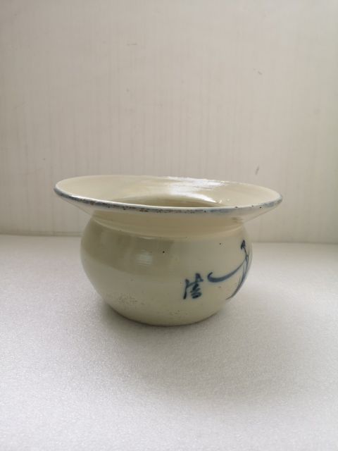 古玩陶瓷民國(guó)花卉紋青花渣斗拍賣,當(dāng)前價(jià)格550元