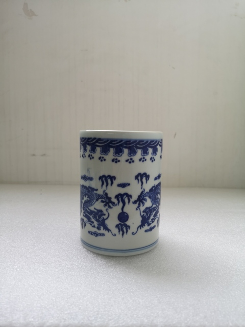古玩陶瓷八十年代乾隆年制款龍紋青花筆筒拍賣,當前價格298元