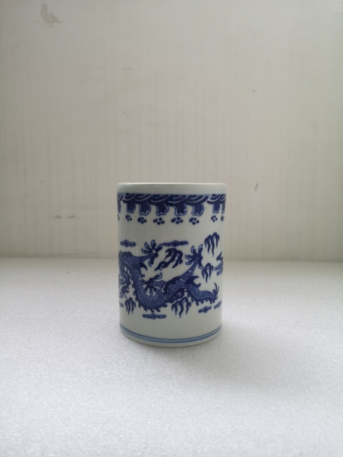 古玩陶瓷八十年代乾隆年制款龍紋青花筆筒拍賣,當前價格298元