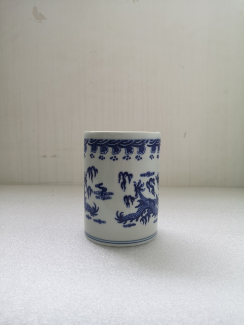 古玩陶瓷八十年代乾隆年制款龍紋青花筆筒拍賣,當前價格298元