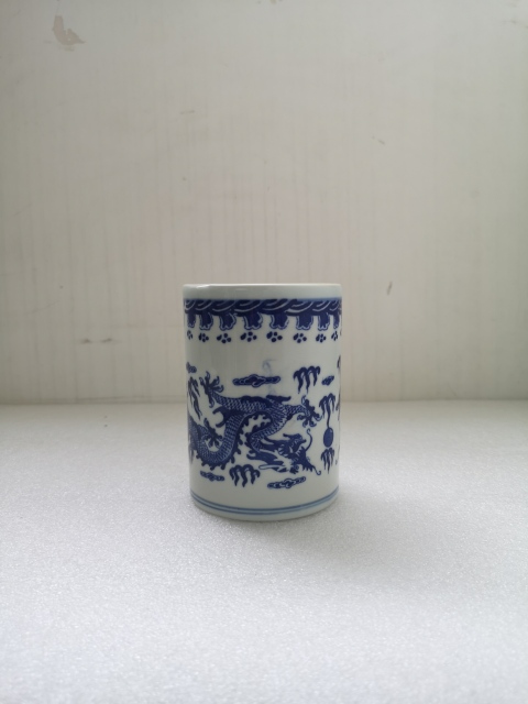 古玩陶瓷八十年代乾隆年制款龍紋青花筆筒拍賣,當前價格298元