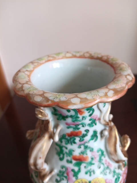 古玩陶瓷晚清人物紋螭龍廣彩瓶拍賣，當前價格3680元