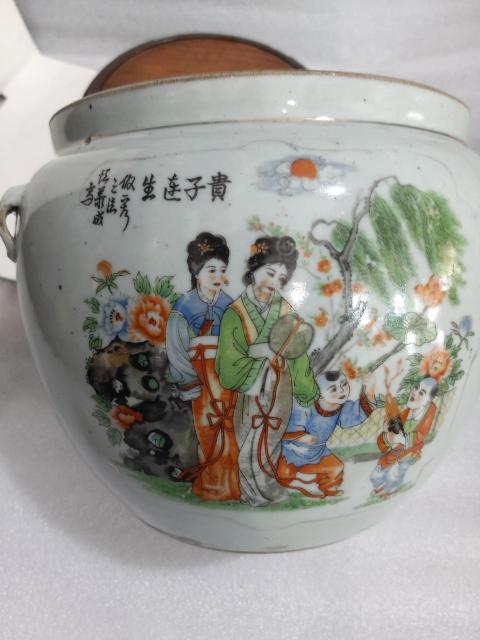 古玩陶瓷民國·貼花貴子連生紋粥罐真品鑒賞圖