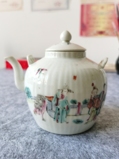 古玩陶瓷晚清.人物紋粉彩提梁壺199拍賣，當前價格199元