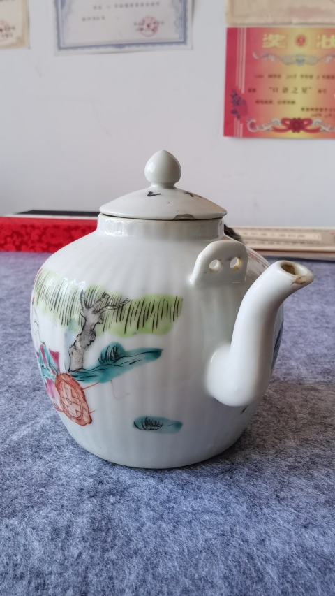古玩陶瓷晚清.人物紋粉彩提梁壺199拍賣，當前價格199元