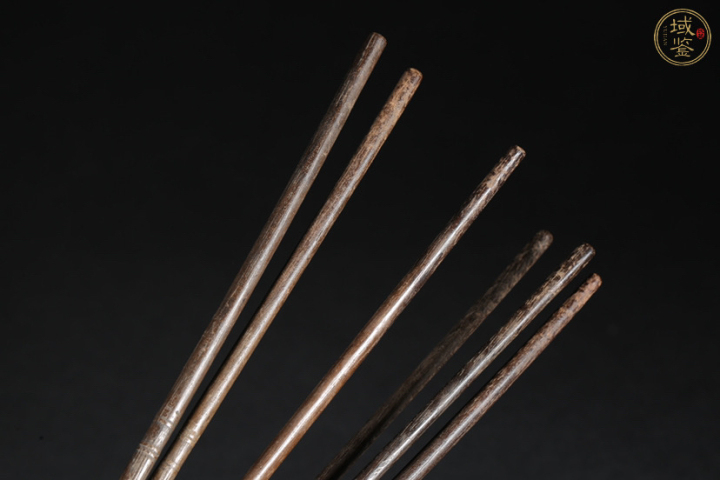 古玩雜項(xiàng)清晚期 烏木筷子三雙（帶保真卡）拍賣(mài)，當(dāng)前價(jià)格660元