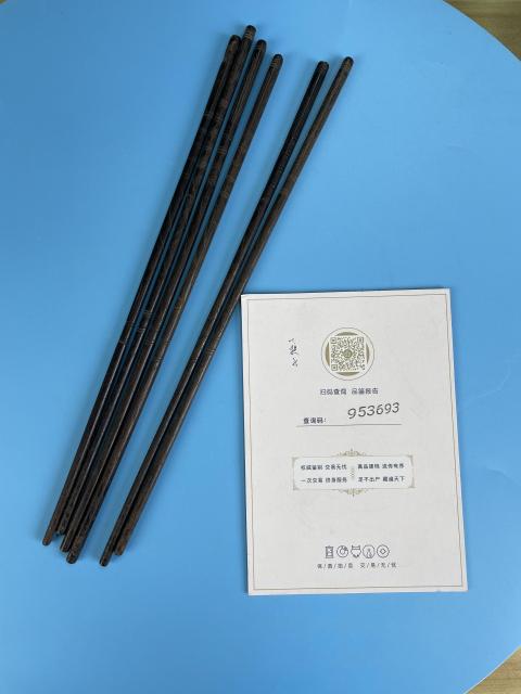 古玩雜項(xiàng)清晚期 烏木筷子三雙（帶保真卡）拍賣(mài)，當(dāng)前價(jià)格660元