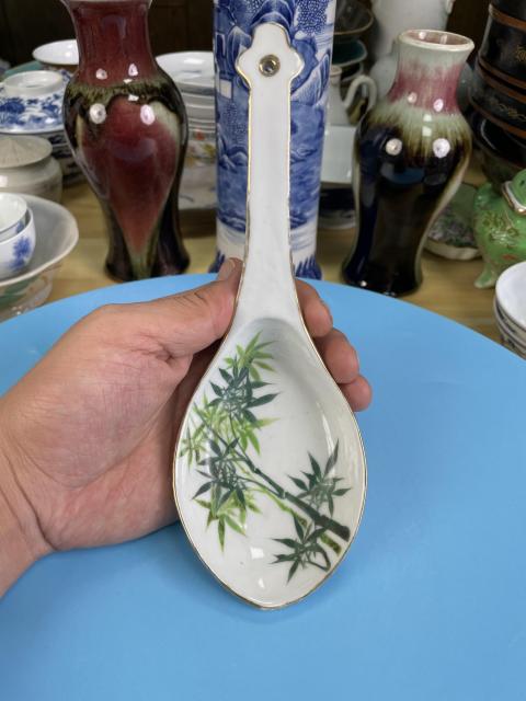 古玩陶瓷粉彩竹葉紋大湯匙拍賣，當前價格1200元