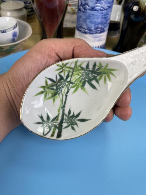 古玩陶瓷粉彩竹葉紋大湯匙拍賣，當前價格1200元