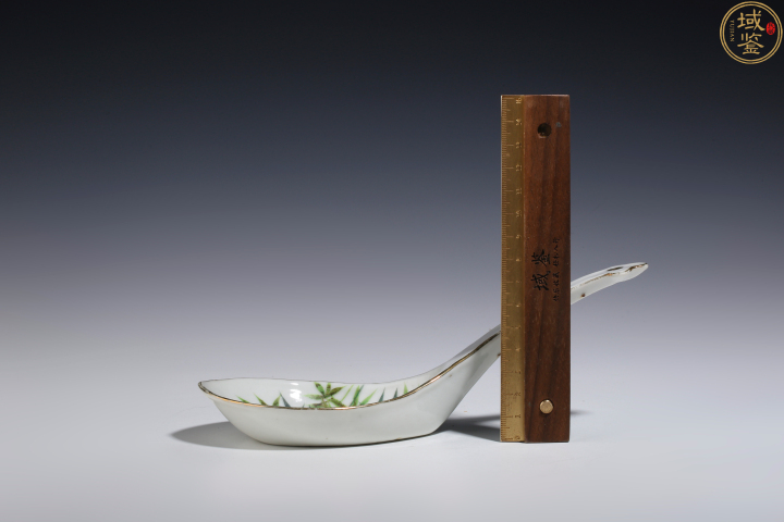 古玩陶瓷粉彩竹葉紋大湯匙拍賣，當前價格1200元