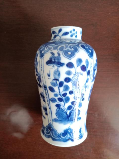 古玩陶瓷青花花蝶人物雞腿瓶拍賣，當前價格2388元